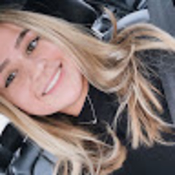 Profile Picture of Julia Greslin (@juliapaigexxx) on Poshmark
