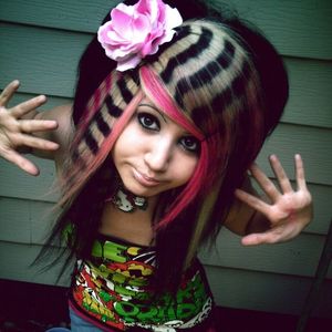 Profile Picture of Emma Rawr (@emmaxdrawr) on Myspace