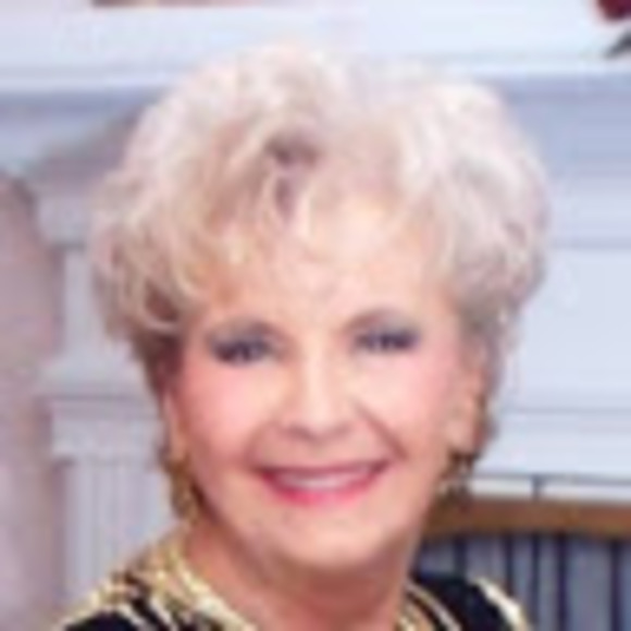 Profile Picture of Barbara Holcomb (@bbaholcomb7) on Poshmark