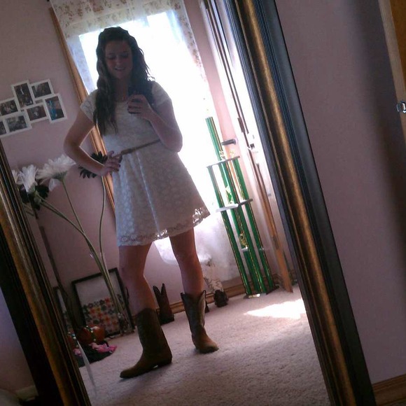 Profile Picture of Sam Ayers (@sam_ayers) on Poshmark