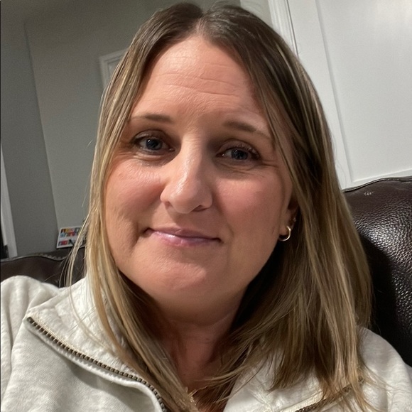 Profile Picture of Kim Proulx (@kproulx99) on Poshmark