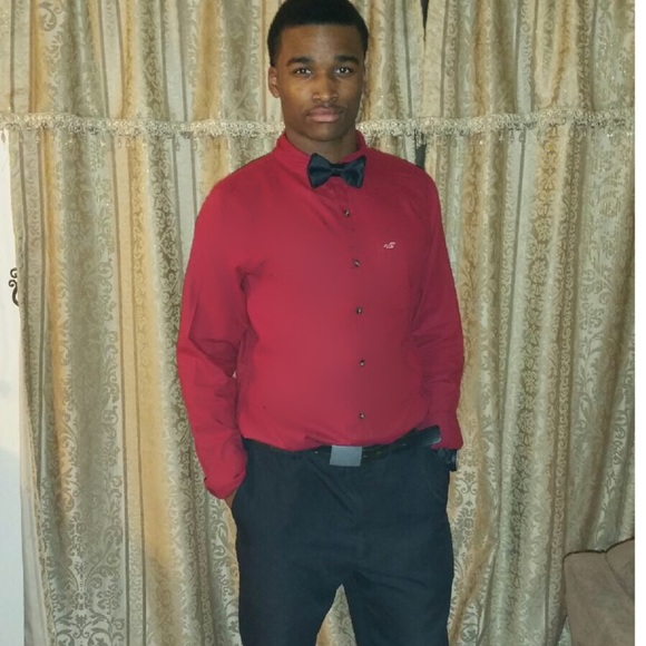 Profile Picture of Ronald Gibson (@ronnieg___) on Poshmark