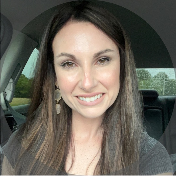 Rachael Reese - Poshmark Profile Picture of Rachael Reese (@rachmariereese) on Poshmark