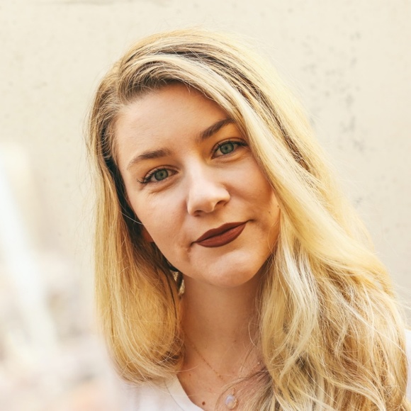 Profile Picture of Olina Olinah (@horcasingvoro) on Poshmark