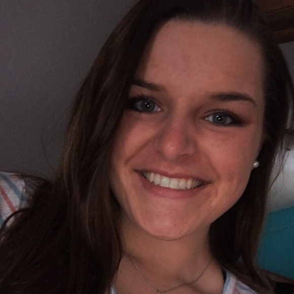 Profile Picture of Paige Behrends (@pbehrends) on Poshmark