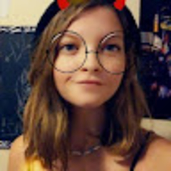 Profile Picture of Lexi Lynn (@yowaimojjk) on Poshmark