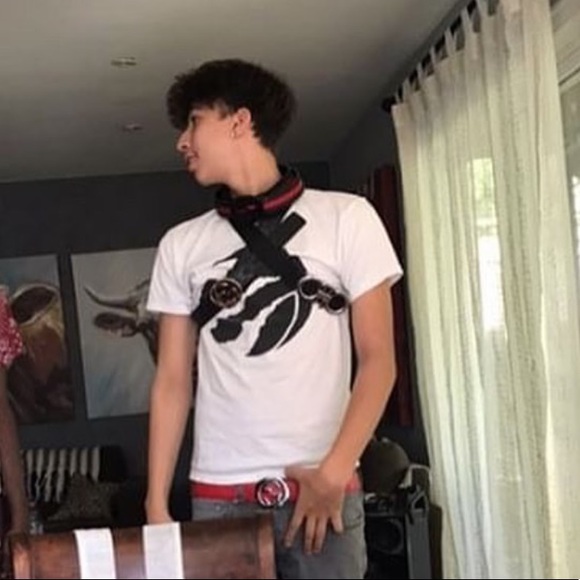 Daniel Valderrama - Poshmark Profile Picture of Daniel Valderrama (@wavyykash) on Poshmark