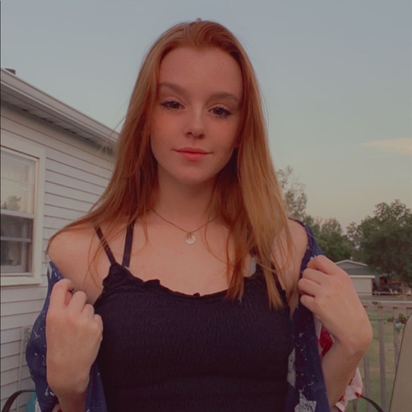 Profile Picture of Christiana Kearns (@christikearns) on Poshmark