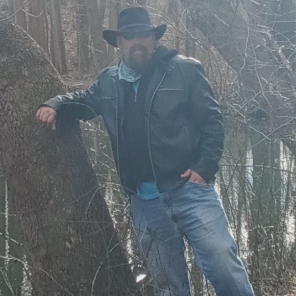 Profile Picture of Micah Davids (@micahdavids) on Poshmark