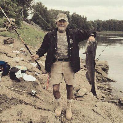 Profile Picture of Robert Switzer (@bearswtz7) on Twitter