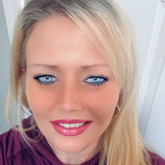 Profile Picture of Chasity Hartley (@chasityh77) on Poshmark