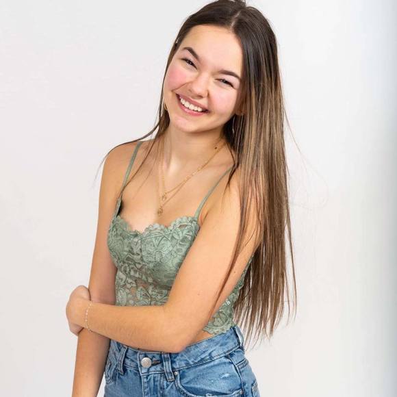 Profile Picture of Kelyann Savard (@savardkel) on Poshmark