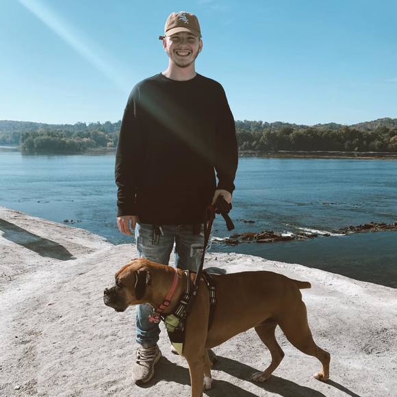 Profile Picture of Robert Squillace (@robertsquillace) on Poshmark