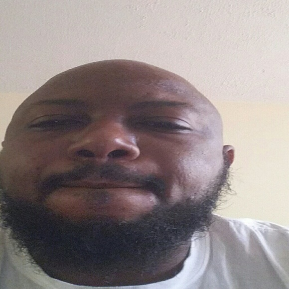 Profile Picture of Lee Bates (@leebates1) on Poshmark