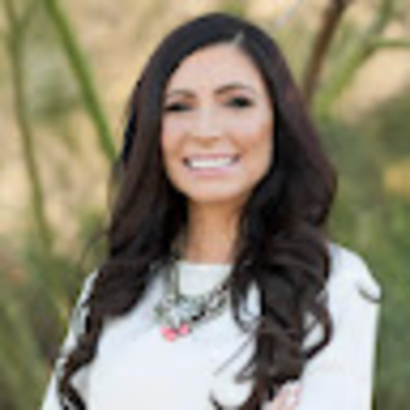 Profile Picture of Sonya Weltsch (@sonyamaeweltsch) on Poshmark