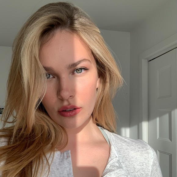 Profile Picture of Isabelle Smeets (@isabellekira) on Poshmark