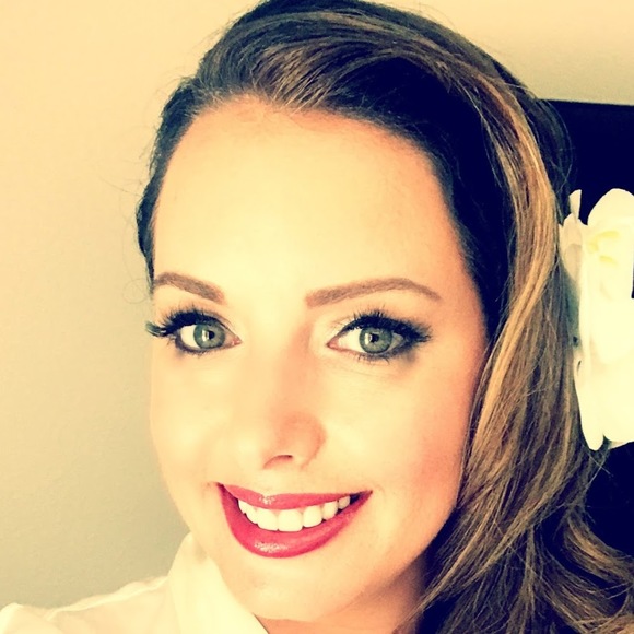 Profile Picture of Melissa Calvert (@melissa3710) on Poshmark