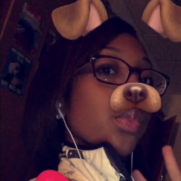 Profile Picture of Dorian Richardson (@dorian18_) on Poshmark