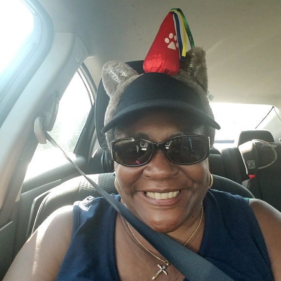 Profile Picture of Lorna Riddock (@cookieriddock) on Poshmark