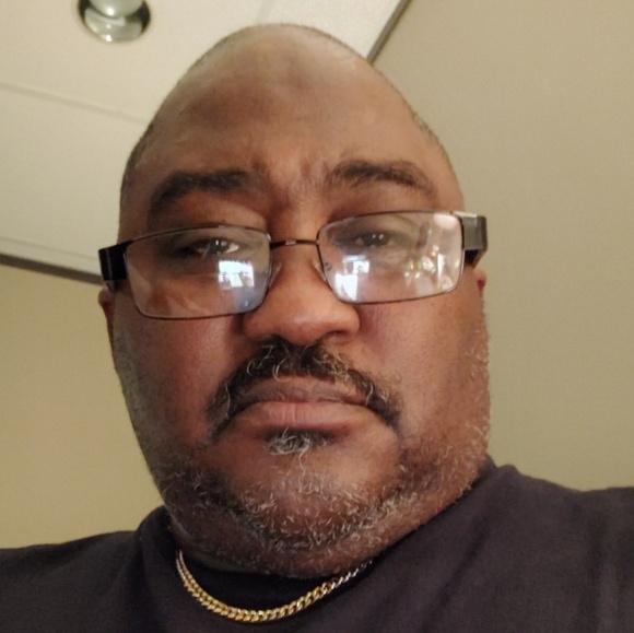 Profile Picture of Vincent Smith (@sadujar) on Poshmark
