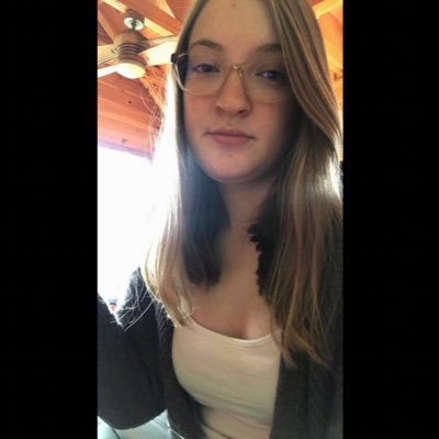 Profile Picture of Ashley / Ari (@nagel_ashley) on Twitter