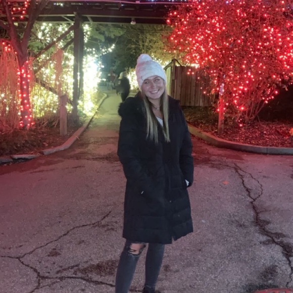 Profile Picture of Kelsey Aschenbrenner (@kelsey_6508) on Poshmark