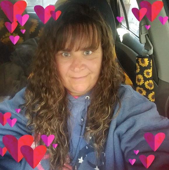 Profile Photo of Cindy King (@cindyking220) on Poshmark