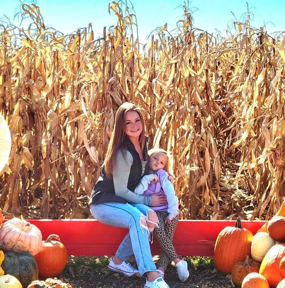 Profile Picture of Samantha Griswold (@samanthagriswol) on Poshmark