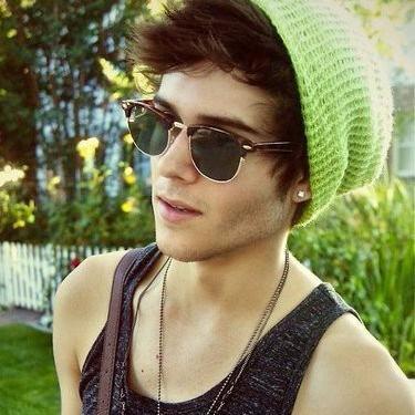 Alexander LaFontaine - Twitter Profile Picture of Alexander LaFontaine (@tranzsetamour) on Twitter