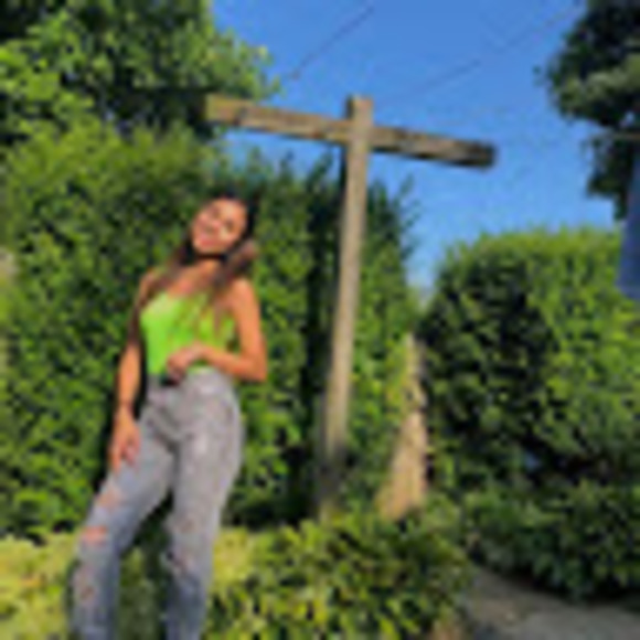 Profile Picture of Alisa Tello (@telloalisa) on Poshmark