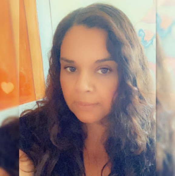 Profile Picture of Victoria Rayos (@victoriarayos) on Poshmark