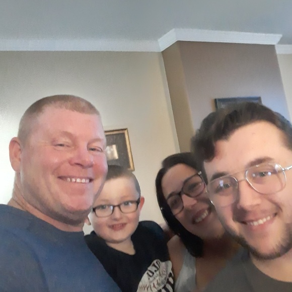 Profile Picture of Lynn Weyler (@mrsweyler) on Poshmark