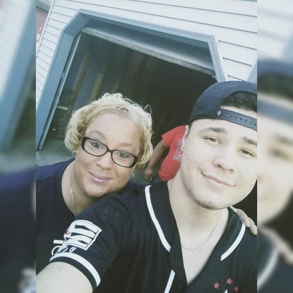 Profile Picture of Hunter Bieneman (@jkbien) on Poshmark