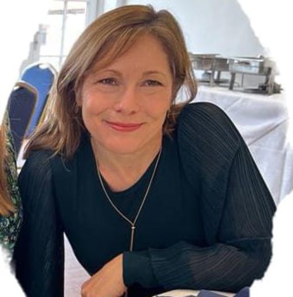 Profile Picture of Louise Elphick (@louiseelphick) on Poshmark