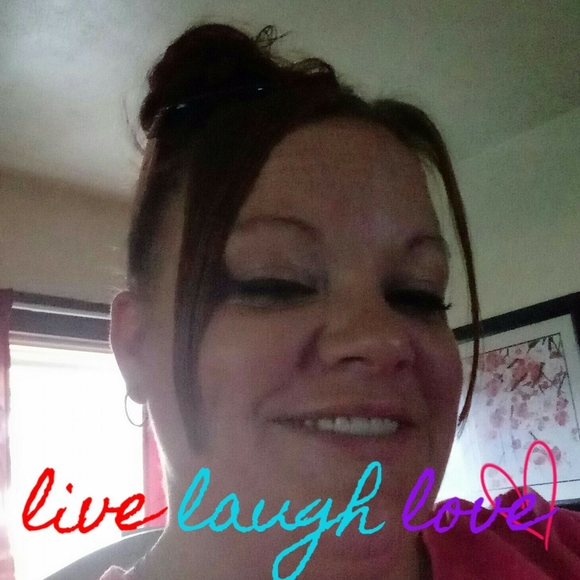 Profile Picture of Randi Farrell (@randif5186) on Poshmark