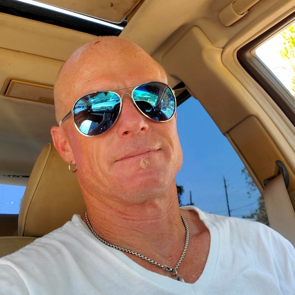 Profile Picture of Derek Maxwell (@derekmaxwell) on Poshmark