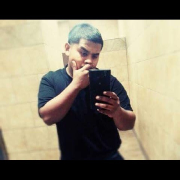 Profile Picture of Daniel Rojas (@deeboy72) on Poshmark