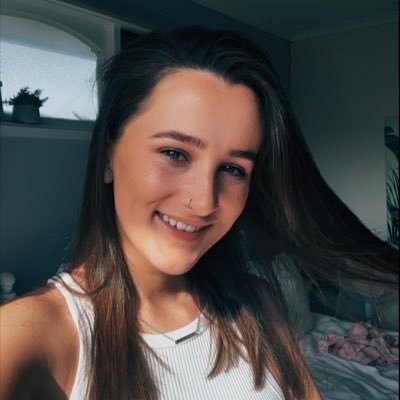 Profile Picture of Molly Henderson (@Molly_henders0n) on Twitter