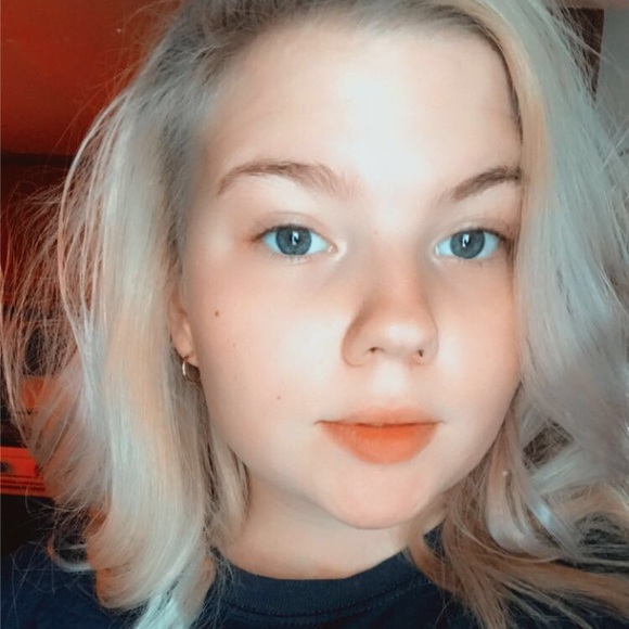 Profile Picture of Saige Wessell (@saigey1) on Poshmark