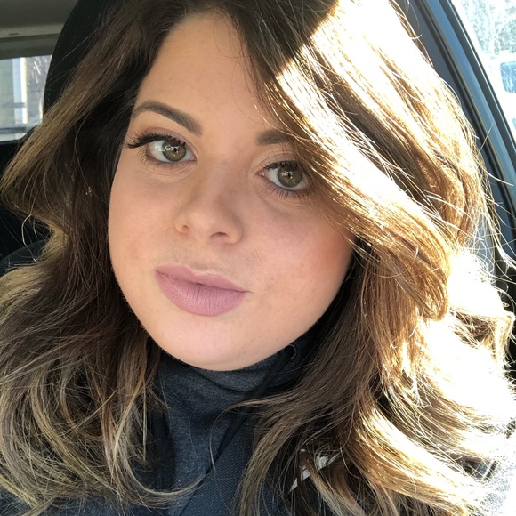 Profile Picture of Kimberly Schwartzman (@kbs822) on Poshmark