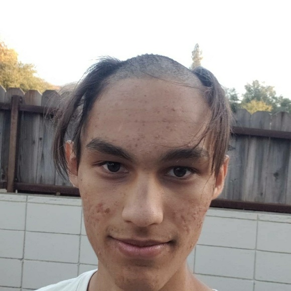 Profile Picture of Michael Perez (@mykoljp) on Poshmark