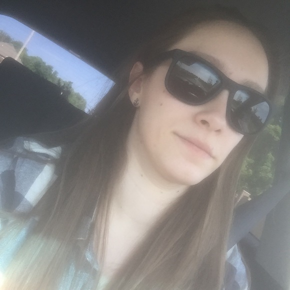 Profile Picture of Briana Farmer (@bfarmer14) on Poshmark