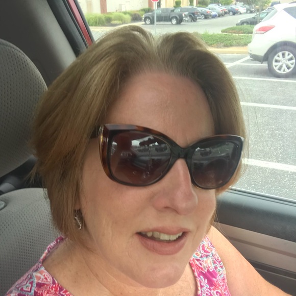 Profile Picture of Sue Chasmar (@zoozq40) on Poshmark