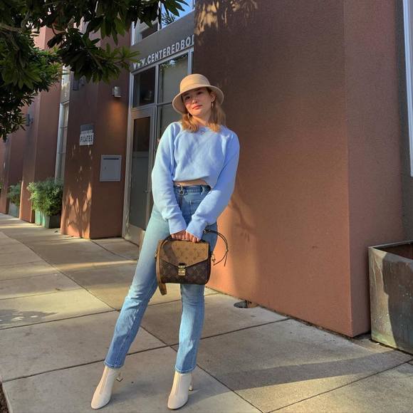 Profile Picture of Solongo Adiya (@solongoadiya) on Poshmark