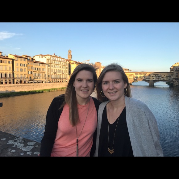 Profile Picture of Leigh Debevec (@ladebeve) on Poshmark