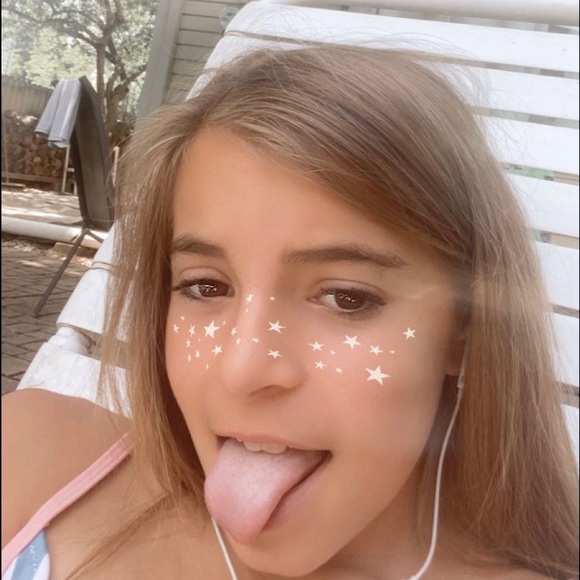 Profile Picture of Chloe Fowler (@chloefowler08) on Poshmark