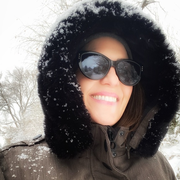 Profile Picture of Lorayne Sevy (@lolabellum) on Poshmark