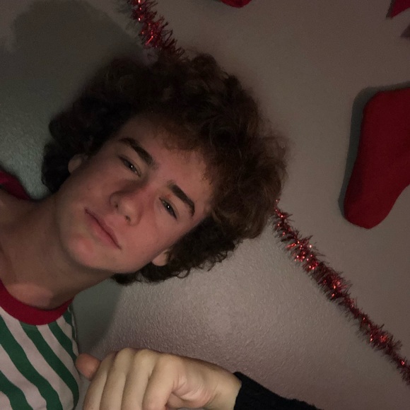 Cooper Moore - Poshmark Profile Picture of Cooper Moore (@coopermooree) on Poshmark