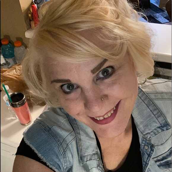 Profile Picture of Michelle Aliberto (@msaliberto68) on Poshmark