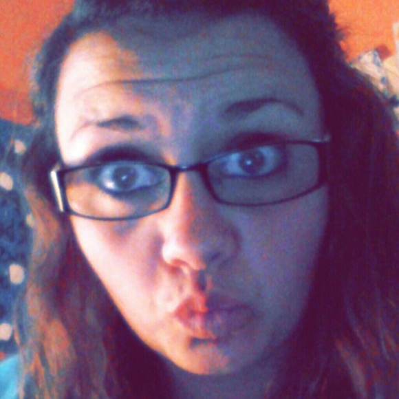 Profile Picture of Alexa Fields (@alexa_nicole94) on Poshmark